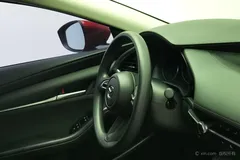 2021 Mazda Mazda3 2.0L AT, красный — фото 23