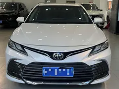 2023 Toyota Camry 2.0GVP Leading, белый — фото 3