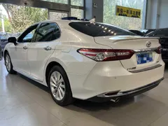 2023 Toyota Camry 2.0GVP Leading, белый — фото 9