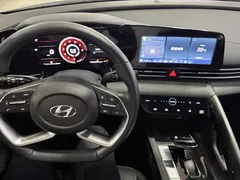 2022 Hyundai Elantra 1.5L CVT LUX Premium, белый — фото 5