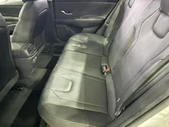 2022 Hyundai Elantra 1.5L CVT LUX Premium, белый — фото 9