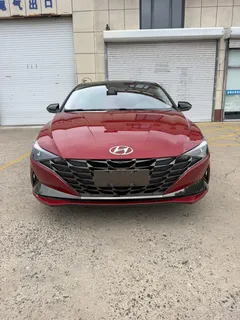 2022 Hyundai Elantra 1.5L CVT LUX Premium, красный — фото 2