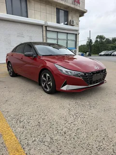 2022 Hyundai Elantra 1.5L CVT LUX Premium, красный — фото 3