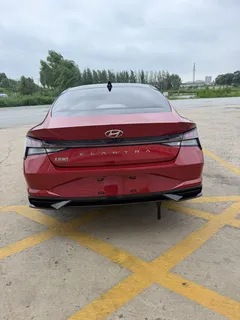 2022 Hyundai Elantra 1.5L CVT LUX Premium, красный — фото 6