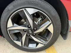 2022 Hyundai Elantra 1.5L CVT LUX Premium, красный — фото 14