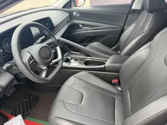 2022 Hyundai Elantra 1.5L CVT LUX Premium, красный — фото 16