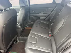 2022 Hyundai Elantra 1.5L CVT LUX Premium, красный — фото 17