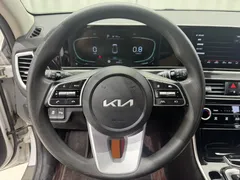 2023 Kia Seltos 1.5L IVT Luxury, белый — фото 9