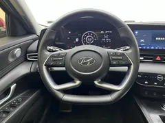 2021 Hyundai Elantra 1.5L CVT LUX Premium, красный — фото 11