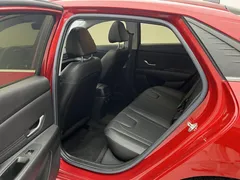 2021 Hyundai Elantra 1.5L CVT LUX Premium, красный — фото 13
