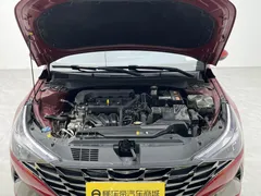 2021 Hyundai Elantra 1.5L CVT LUX Premium, красный — фото 17