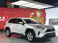 2023 Toyota RAV4 2.0L CVT 2WD, белый — фото 2