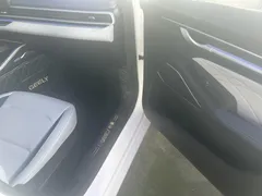 2022 Geely Emgrand 4th Gen 1.5L CVT Luxury, белый — фото 3