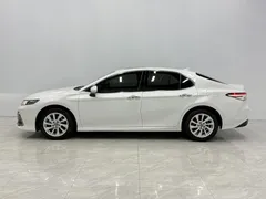 2022 Toyota Camry 2.0G Luxury, белый — фото 3