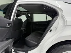 2022 Toyota Camry 2.0G Luxury, белый — фото 12