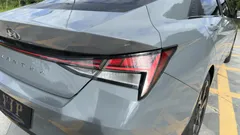 2021 Hyundai Elantra 1.5L CVT LUX Premium — фото 12