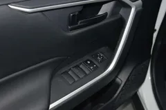 2022 Toyota RAV4 2.0L CVT 2WD Urban, белый — фото 6