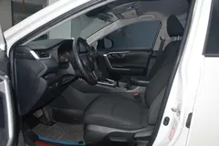 2022 Toyota RAV4 2.0L CVT 2WD Urban, белый — фото 7