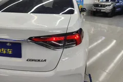 2021 Toyota Corolla 1.5L CVT Elite, белый — фото 8