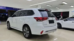 2021 Mitsubishi Outlander 2.0L 2WD 5-seat, белый — фото 6