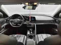 2023 Hyundai Elantra 1.5L CVT LUX Premium, синий — фото 13