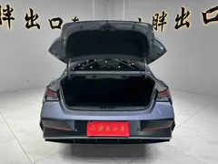 2023 Hyundai Elantra 1.5L CVT LUX Premium, синий — фото 16