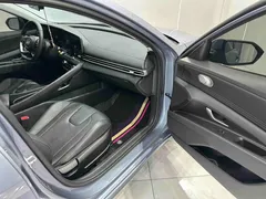 2023 Hyundai Elantra 1.5L CVT LUX Premium, синий — фото 18