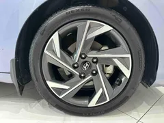 2023 Hyundai Elantra 1.5L CVT LUX Premium, синий — фото 19