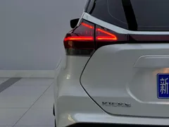 2022 Nissan Kicks 1.5L XL CVT Fashion, белый — фото 5