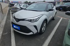 2021 Toyota C-HR 2.0L Comfort, белый — фото 1