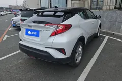 2021 Toyota C-HR 2.0L Comfort, белый — фото 9