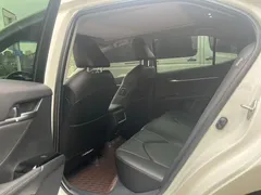 2023 Toyota Camry 2.5G Luxury, белый — фото 9