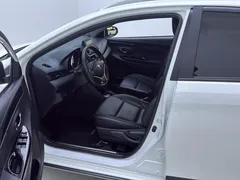 2022 Toyota Yaris L Zhixuan X 1.5L CVT Luxury Plus, белый — фото 12