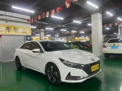 2021 Hyundai Elantra 1.5L CVT LUX Premium, белый — фото 3