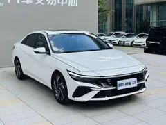 2023 Hyundai Elantra 1.5L CVT LUX Premium, белый — фото 3