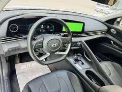 2023 Hyundai Elantra 1.5L CVT LUX Premium, белый — фото 8