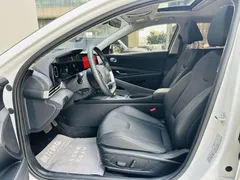 2023 Hyundai Elantra 1.5L CVT LUX Premium, белый — фото 10