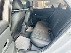 2023 Hyundai Elantra 1.5L CVT LUX Premium, белый — фото 11