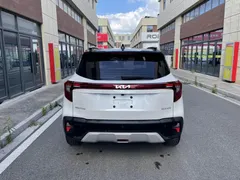 2023 Kia Seltos 1.5L IVT Luxury, белый — фото 9