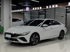 2023 Hyundai Elantra 1.5L CVT LUX Premium, белый — фото 1