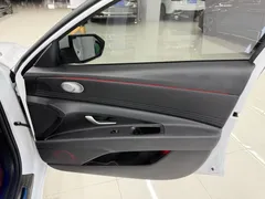 2023 Hyundai Elantra 1.5L CVT LUX Premium, белый — фото 7