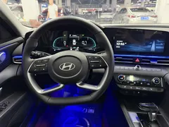 2023 Hyundai Elantra 1.5L CVT LUX Premium, белый — фото 8