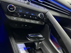 2023 Hyundai Elantra 1.5L CVT LUX Premium, белый — фото 17