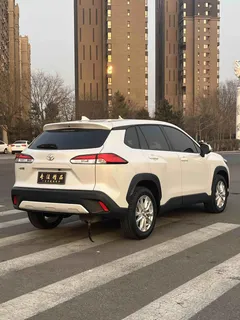 2023 Toyota Corolla Cross 2.0L CVT Elite, белый — фото 8