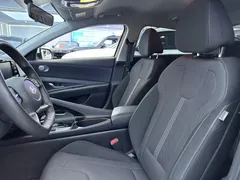 2023 Hyundai Elantra 1.5L CVT GLS Leading, белый — фото 7