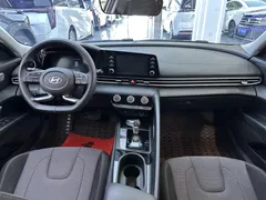 2023 Hyundai Elantra 1.5L CVT GLS Leading, белый — фото 12