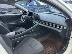 2023 Hyundai Elantra 1.5L CVT GLS Leading, белый — фото 13