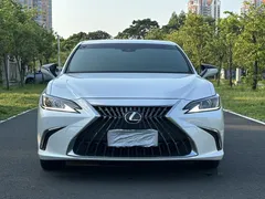 2022 Lexus ES 200 Excellence, белый — фото 2