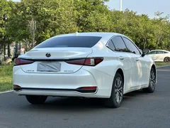 2022 Lexus ES 200 Excellence, белый — фото 5