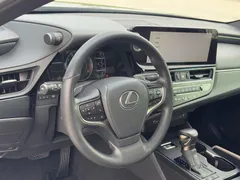 2022 Lexus ES 200 Excellence, чёрный — фото 13